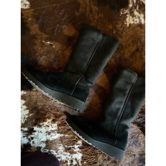 UGG Amie Black Suede Fur Wedge Boots Womens Size 8 - Picture 2 of 9